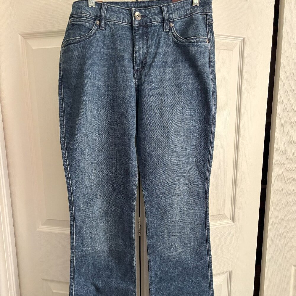 Discount Shipping NWT, Women's Aura Bootcut Jean by Wrangler.   Size 4